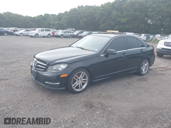 2014 Mercedes-Benz C-Class C 300 Sport with VIN WDDGF8AB5ER318846, listed as a IAAI auction lot 40087045 with 999,999 mi miles. Bid and sale history available at carsss.com. Image 2.