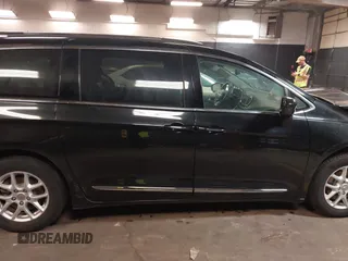 2020 Chrysler Pacifica Touring L with VIN 2C4RC1BG2LR280156, listed as a IAAI auction lot 42182406 with 105,038 mi miles and . Bid and sale history available at DreamBid. Image 13.