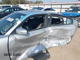 2020 Dodge Charger SXT z VIN 2C3CDXBG6LH140109, wystawiony jako IAAI lot #41500725 z przebiegiem 115 572 mil mil oraz . Historia ofert i sprzedaży dostępna na DreamBid. Obrazek 6.