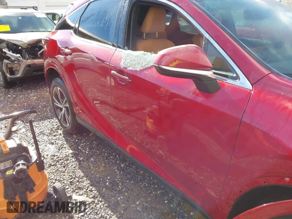 2024 Lexus RX 350h z VIN 2T2BBMCA9RC035892, wystawiony jako IAAI lot #40589872 z przebiegiem 8 434 mil mil oraz . Historia ofert i sprzedaży dostępna na DreamBid. Obrazek 16.