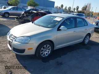 2010 Volkswagen Jetta Sedan S with VIN 3VWJZ7AJ0AM060706, listed as a IAAI auction lot 41238990 with 131,288 mi miles. Bid and sale history available at carsss.com. Image 2.