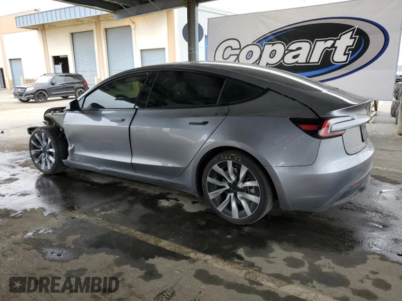 2024 Tesla Model 3 z VIN 5YJ3E1EA0RF859934, wystawiony jako Copart lot #52962285 z przebiegiem 32 329 mil mil oraz Szkoda całkowita • Salvage title. Historia ofert i sprzedaży dostępna na DreamBid. Obrazek 2.