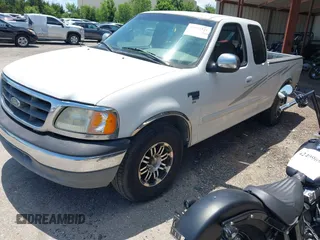 2000 Ford F-150 XL z VIN 1FTRX17L7YKA82690, wystawiony jako IAAI lot #42597325 z przebiegiem Nie podano mil oraz . Historia ofert i sprzedaży dostępna na DreamBid. Obrazek 2.