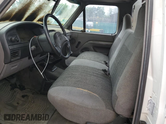 1997 Ford F-250 z VIN 3FTHF26H1VMA08574, wystawiony jako Copart lot #61541455 z przebiegiem Nie podano mil oraz Szkoda całkowita • Salvage title. Historia ofert i sprzedaży dostępna na DreamBid. Obrazek 7.