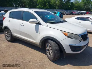 2015 Kia Sportage LX with VIN KNDPB3AC8F7720956, listed as a IAAI auction lot 41987551 with 178,281 mi miles. Bid and sale history available at carsss.com. Image 1.