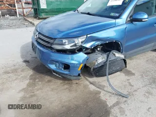 2017 Volkswagen Tiguan S z VIN WVGAV7AX8HK019708, wystawiony jako IAAI lot #42208963 z przebiegiem 95 374 mil mil oraz . Historia ofert i sprzedaży dostępna na DreamBid. Obrazek 6.