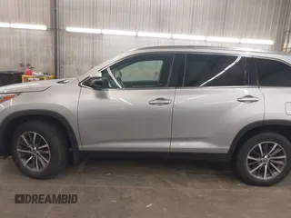 2019 Toyota Highlander SE with VIN 5TDJZRFH4KS612004, listed as a IAAI auction lot 42294935 with 47,603 mi miles and . Bid and sale history available at DreamBid. Image 15.