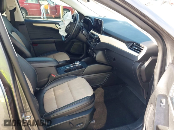 2022 Ford Escape Titanium with VIN 1FMCU9J90NUB35428, listed as a IAAI auction lot 42255369 with 33,662 mi miles and . Bid and sale history available at DreamBid. Image 5.