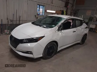 2023 Nissan LEAF SV Plus z VIN 1N4CZ1CV0PC563256, wystawiony jako IAAI lot #41138436 z przebiegiem 24 399 mil mil oraz . Historia ofert i sprzedaży dostępna na DreamBid. Obrazek 2.