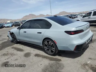 2024 BMW i7 xDrive60 z VIN WBY53EJ04RCR17588, wystawiony jako Copart lot #52423625 z przebiegiem 4453 mil mil oraz Szkody całkowita. Historia ofert i sprzedaży dostępna na DreamBid. Obrazek 2.