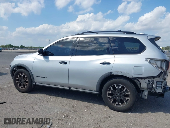 2019 Nissan Pathfinder S z VIN 5N1DR2MN4KC637723, wystawiony jako IAAI lot #41813351 z przebiegiem 100 227 mil mil oraz . Historia ofert i sprzedaży dostępna na DreamBid. Obrazek 15.