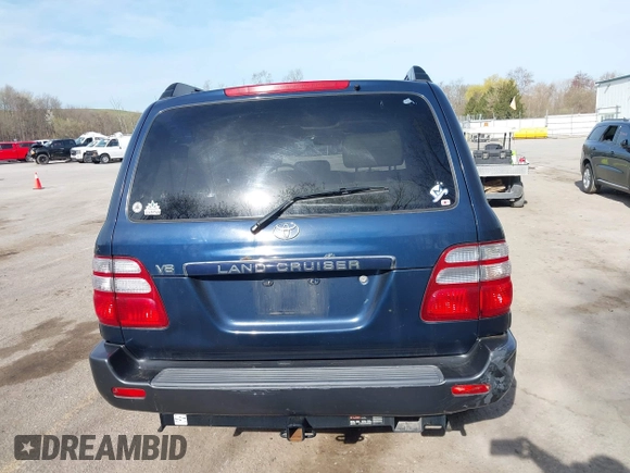2004 Toyota Land Cruiser with VIN JTEHT05J942054673, listed as a IAAI auction lot 42112791 with 206,784 mi miles. Bid and sale history available at carsss.com. Image 16.