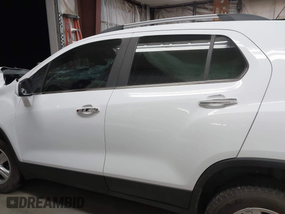 2020 Chevrolet Trax LT with VIN KL7CJPSB6LB005596, listed as a IAAI auction lot 41413980 with 1 mi miles. Bid and sale history available at carsss.com. Image 13.