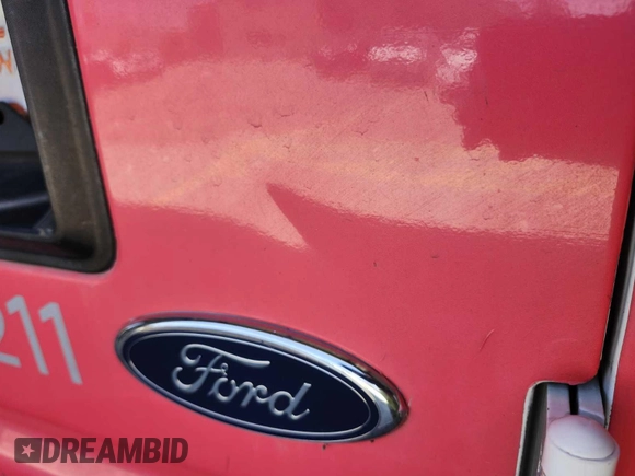 2009 Ford Econoline Cargo z VIN 1FTNE24L39DA13631, wystawiony jako IAAI lot #42563186 z przebiegiem 140 603 mil mil oraz . Historia ofert i sprzedaży dostępna na DreamBid. Obrazek 3.