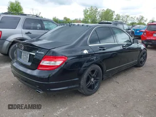 2010 Mercedes-Benz C 300 Sport z VIN WDDGF8BB5AR131972, wystawiony jako IAAI lot #42221225 z przebiegiem 145 036 mil mil oraz . Historia ofert i sprzedaży dostępna na DreamBid. Obrazek 4.