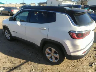 2018 Jeep Compass Latitude with VIN 3C4NJCBB4JT263261, listed as a IAAI auction lot 41862332 with 102,617 mi miles. Bid and sale history available at carsss.com. Image 3.