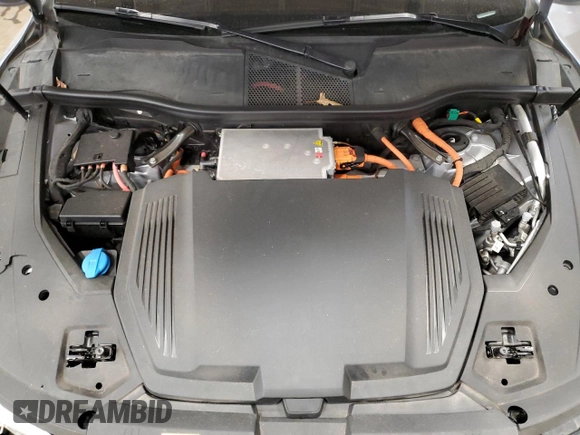 2021 Audi e-tron Premium Plus z VIN WA1LAAGE8MB015982, wystawiony jako Copart lot #47356315 z przebiegiem 43 618 mil mil oraz Nie do naprawy • Non repairable. Historia ofert i sprzedaży dostępna na DreamBid. Obrazek 12.