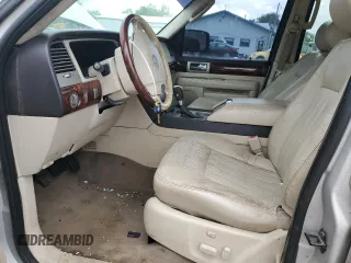 2003 Lincoln Navigator Luxury z VIN 5LMFU28R73LJ49885, wystawiony jako Copart lot #58378765 z przebiegiem 197 019 mil mil oraz Tytuł czysty. Historia ofert i sprzedaży dostępna na DreamBid. Obrazek 7.