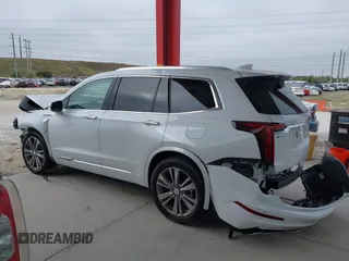 2024 Cadillac XT6 Premium Luxury z VIN 1GYKPERS5RZ741592, wystawiony jako IAAI lot #41327267 z przebiegiem 5 889 mil mil oraz . Historia ofert i sprzedaży dostępna na DreamBid. Obrazek 15.