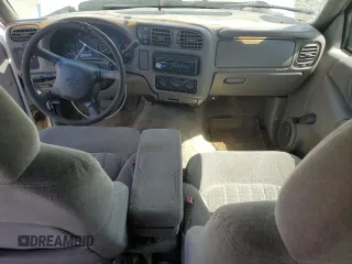 2001 Chevrolet Blazer LS z VIN 1GNDT13W71K230422, wystawiony jako Copart lot #54924005 z przebiegiem 171 035 mil mil oraz Szkoda całkowita • Salvage title. Historia ofert i sprzedaży dostępna na DreamBid. Obrazek 8.
