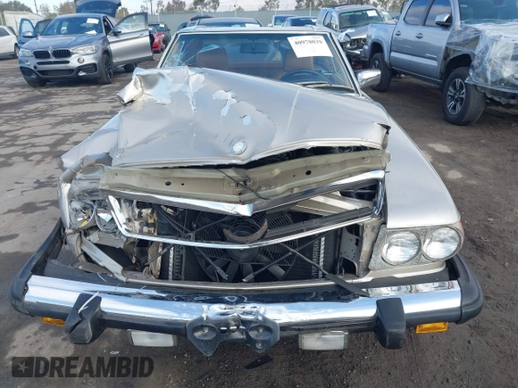 1988 Mercedes-Benz 560 with VIN WDBBA48D4JA080448, listed as a IAAI auction lot 40978039 with 40,237 mi miles. Bid and sale history available at carsss.com. Image 12.