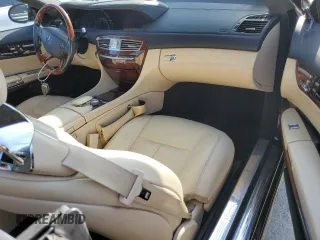 2007 Mercedes-Benz CL 550 z VIN WDDEJ71X07A001943, wystawiony jako Copart lot #57839665 z przebiegiem 72 042 mil mil oraz Szkody całkowita. Historia ofert i sprzedaży dostępna na DreamBid. Obrazek 8.