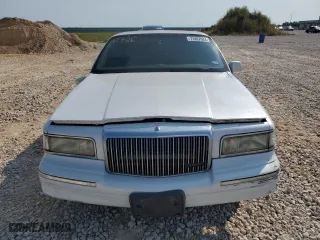 1997 Lincoln Town Car Signature with VIN 1LNLM82W9VY681894, listed as a Copart auction lot 71467034 with 129,142 mi miles and Salvage Title. Bid and sale history available at carsss.com. Image 5.