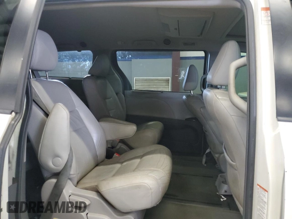 2015 Toyota Sienna Limited z VIN 5TDDK3DC3FS125940, wystawiony jako Copart lot #63550075 z przebiegiem 213 091 mil mil oraz Czysty tytuł • Clean title. Historia ofert i sprzedaży dostępna na DreamBid. Obrazek 11.