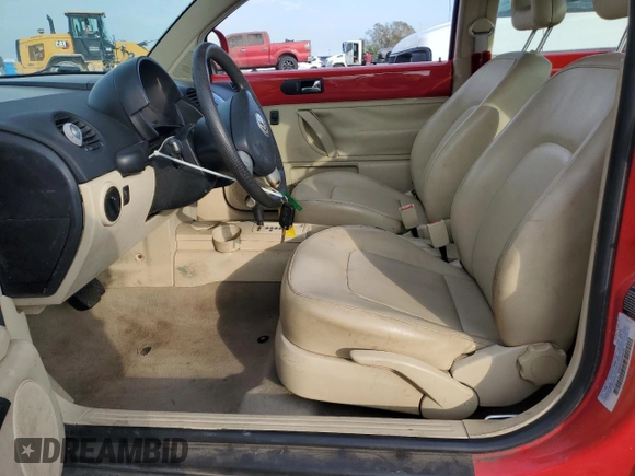 1999 Volkswagen Beetle GLS z VIN 3VWCA21C6XM459729, wystawiony jako Copart lot #88636985 z przebiegiem 63 666 mil mil oraz Czysty tytuł • Clean title. Historia ofert i sprzedaży dostępna na DreamBid. Obrazek 7.