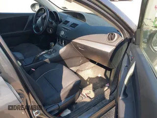 2011 Mazda 3 i Touring z VIN JM1BL1VF0B1900087, wystawiony jako IAAI lot #42462777 z przebiegiem 202 374 mil mil oraz . Historia ofert i sprzedaży dostępna na DreamBid. Obrazek 5.