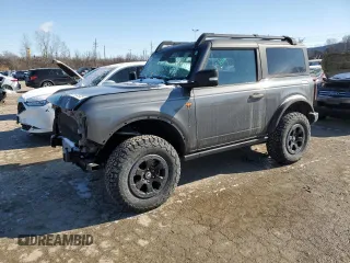 2022 Ford Bronco with VIN 1FMDE5CP1NLB49365, listed as a Copart auction lot 44935985 with 44,270 mi miles and Salvage Title. Bid and sale history available at carsss.com. Image 1.