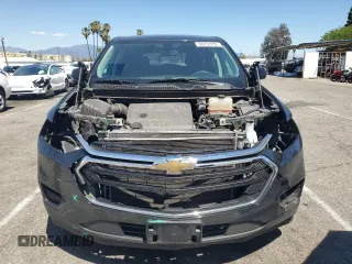 2018 Chevrolet Traverse LS z VIN 1GNERFKW5JJ255102, wystawiony jako Copart lot #56252255 z przebiegiem 82 385 mil mil oraz Szkoda całkowita • Salvage title. Historia ofert i sprzedaży dostępna na DreamBid. Obrazek 5.