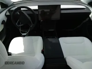 2025 Tesla Model 3 Long Range z VIN 5YJ3E1EBXSF968724, wystawiony jako Copart lot #53128525 z przebiegiem 1 127 mil mil oraz Szkoda całkowita • Salvage title. Historia ofert i sprzedaży dostępna na DreamBid. Obrazek 8.