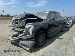 2022 Ford F-150 Lightning Pro z VIN 1FT6W1EV8NWG04113, wystawiony jako Copart lot #51413924 z przebiegiem Nie podano mil oraz Szkoda całkowita • Salvage title. Historia ofert i sprzedaży dostępna na DreamBid. Obrazek 1.