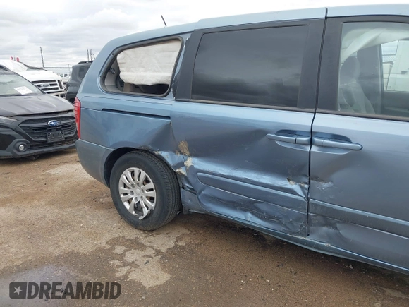 2011 Kia Sedona LX with VIN KNDMG4C70B6424016, listed as a IAAI auction lot 41964190 with 116,859 mi miles. Bid and sale history available at carsss.com. Image 6.