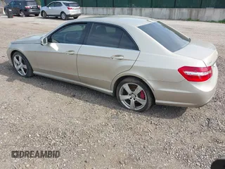 2010 Mercedes-Benz E-Class E 350 Luxury with VIN WDDHF5GBXAA053781, listed as a IAAI auction lot 42040432 with 157,259 mi miles. Bid and sale history available at carsss.com. Image 3.
