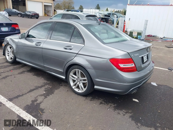 2014 Mercedes-Benz C with VIN WDDGF8AB5ER318166, listed as a IAAI auction lot 41911146 with 115,691 mi miles. Bid and sale history available at carsss.com. Image 3.
