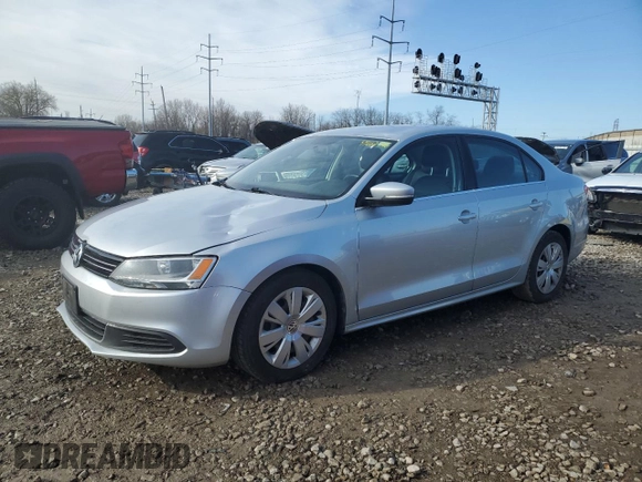 2013 Volkswagen Jetta SE z VIN 3VWDX7AJ8DM428539, wystawiony jako Copart lot #49662365 z przebiegiem 122 768 mil mil oraz Szkoda całkowita • Salvage title. Historia ofert i sprzedaży dostępna na DreamBid. Obrazek 1.