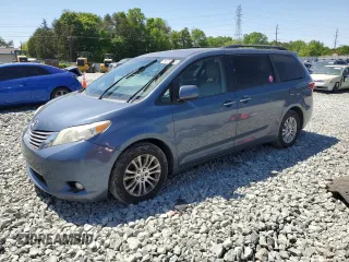 2015 Toyota Sienna XLE with VIN 5TDYK3DCXFS676402, listed as a Copart auction lot 54733845 with 173,044 mi miles and Salvage Title. Bid and sale history available at DreamBid. Image 1.