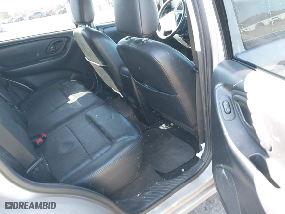 2007 Ford Escape Limited with VIN 1FMYU04197KA67054, listed as a IAAI auction lot 41665928 with 196,706 mi miles. Bid and sale history available at carsss.com. Image 8.