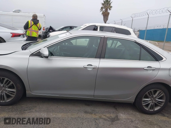 2015 Toyota Camry XLE z VIN 4T1BF1FK2FU484448, wystawiony jako IAAI lot #41798583 z przebiegiem 84 985 mil mil oraz . Historia ofert i sprzedaży dostępna na DreamBid. Obrazek 14.