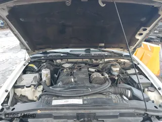 2000 Chevrolet S-10 with VIN 1GCCS144XYK151860, listed as a IAAI auction lot 41301337 with 221,237 mi miles. Bid and sale history available at carsss.com. Image 10.
