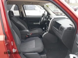2008 Jeep Patriot Sport z VIN 1J8FT28W58D547879, wystawiony jako IAAI lot #41964758 z przebiegiem 97 941 mil mil oraz . Historia ofert i sprzedaży dostępna na DreamBid. Obrazek 5.