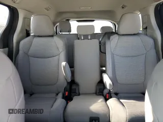2023 Toyota Sienna LE z VIN 5TDKRKEC7PS168710, wystawiony jako Copart lot #52872235 z przebiegiem 68 474 mil mil oraz Szkody całkowita. Historia ofert i sprzedaży dostępna na DreamBid. Obrazek 10.