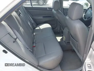 2005 Toyota Camry STD z VIN 4T1BE32K55U586930, wystawiony jako IAAI lot #42389882 z przebiegiem 275 535 mil mil oraz . Historia ofert i sprzedaży dostępna na DreamBid. Obrazek 8.