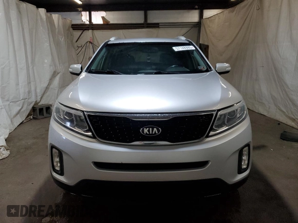 2014 Kia Sorento LX z VIN 5XYKTCA6XEG465634, wystawiony jako Copart lot #57148995 z przebiegiem 201 503 mil mil oraz Szkoda całkowita • Salvage title. Historia ofert i sprzedaży dostępna na DreamBid. Obrazek 5.