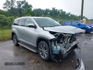2019 Toyota Highlander SE z VIN 5TDKZRFH2KS319013, wystawiony jako IAAI lot #42598149 z przebiegiem Nie podano mil oraz . Historia ofert i sprzedaży dostępna na DreamBid. Obrazek 1.