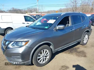 2018 Nissan Rogue SV z VIN KNMAT2MV5JP500550, wystawiony jako IAAI lot #41705570 z przebiegiem 93 495 mil mil oraz . Historia ofert i sprzedaży dostępna na DreamBid. Obrazek 17.