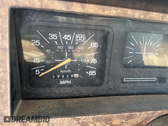 1986 Ford F-250 z VIN 1FTHF26L6GPA07454, wystawiony jako Copart lot #65404175 z przebiegiem 69 638 mil mil oraz Czysty tytuł • Clean title. Historia ofert i sprzedaży dostępna na DreamBid. Obrazek 8.