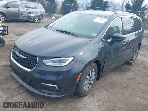 2021 Chrysler Pacifica Hybrid Touring L z VIN 2C4RC1L7XMR593987, wystawiony jako IAAI lot #41855966 z przebiegiem 72 685 mil mil oraz . Historia ofert i sprzedaży dostępna na DreamBid. Obrazek 17.
